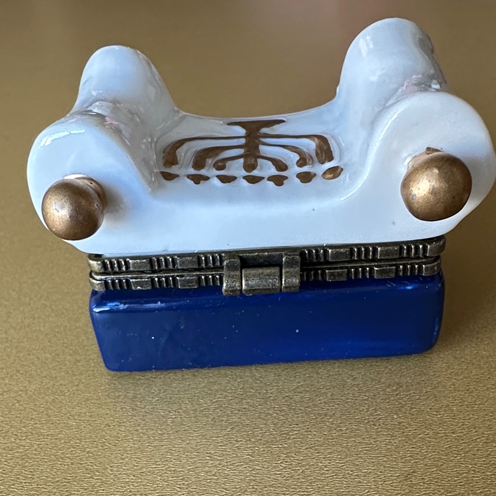 Vintage Menorah Trinket Box - Picture 9 of 11